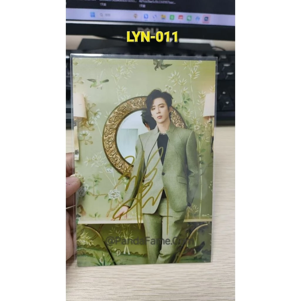 Liu Yuning Photo Card with Sign - Set C - 2